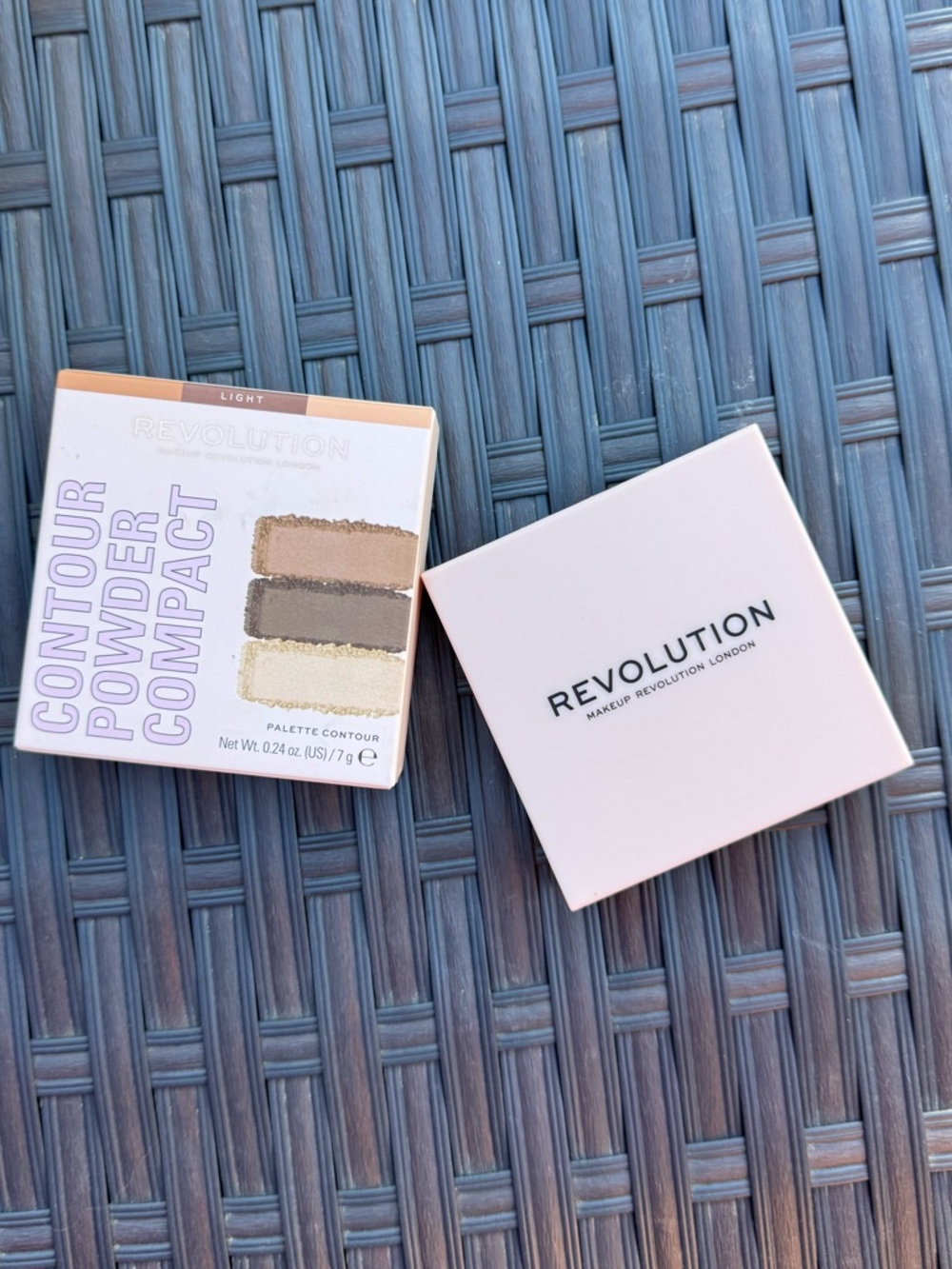 Revolution Contour Powder Compact - bronzer & highlight